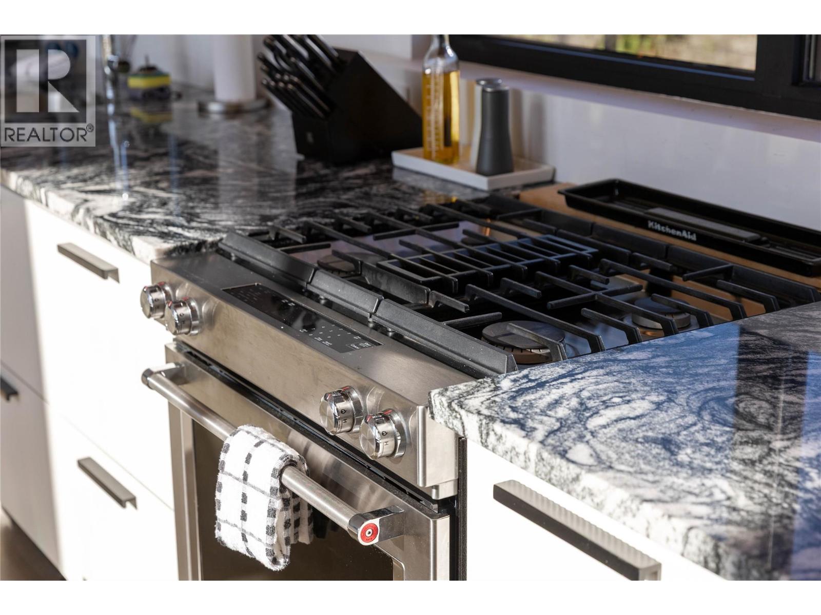 1950 Sidmouth Road, Revelstoke