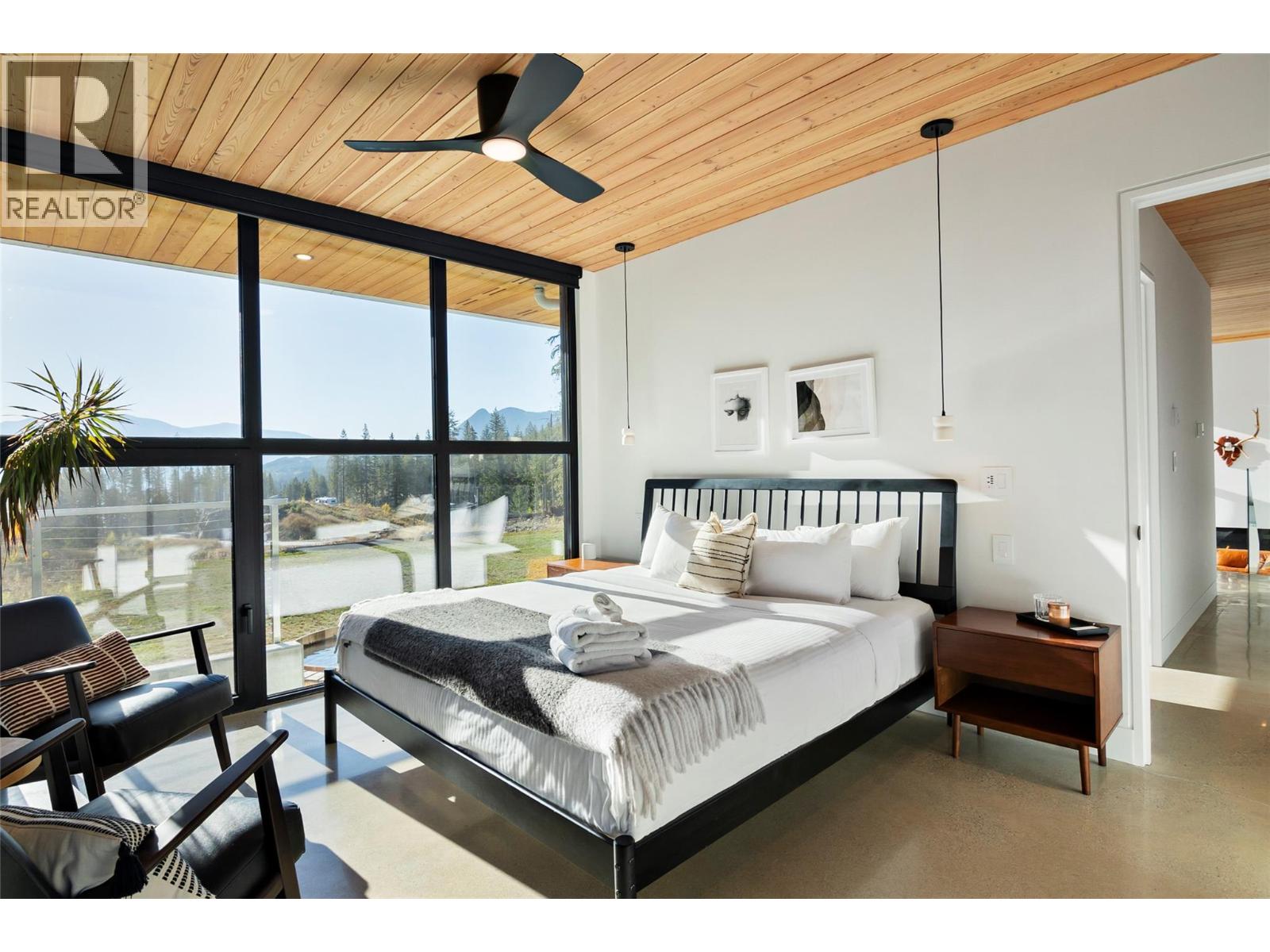 1950 Sidmouth Road, Revelstoke