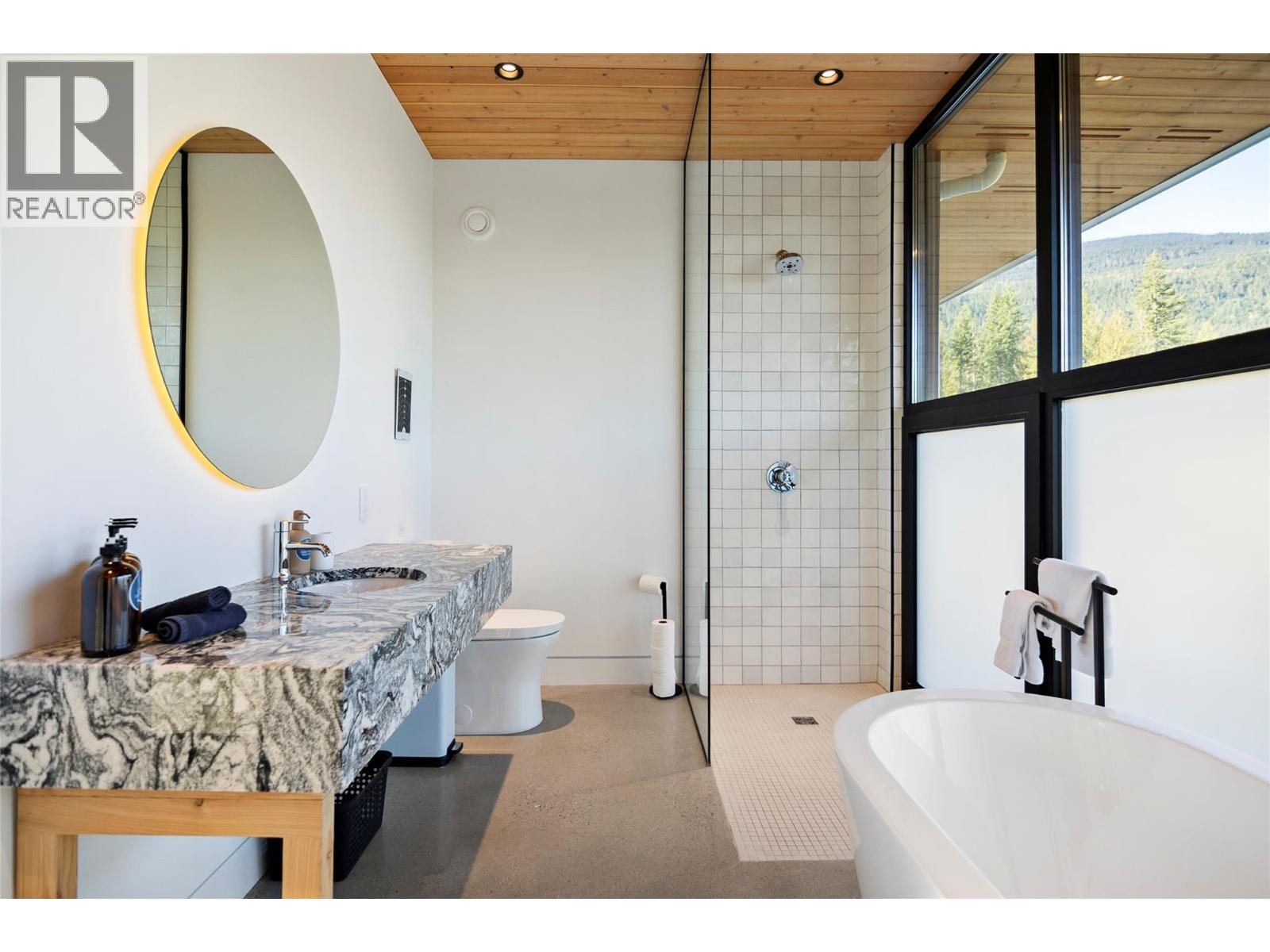 1950 Sidmouth Road, Revelstoke