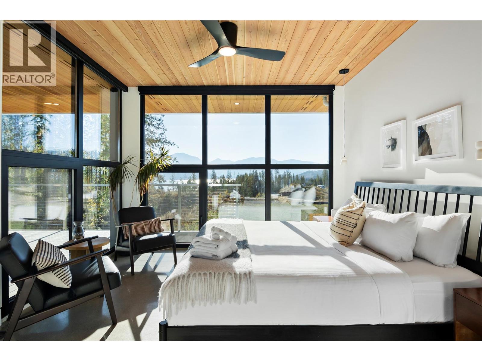 1950 Sidmouth Road, Revelstoke