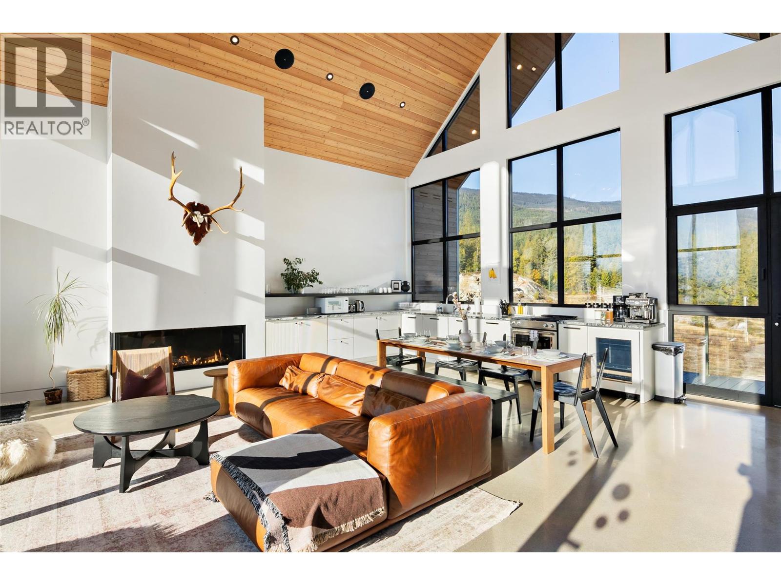 1950 Sidmouth Road, Revelstoke