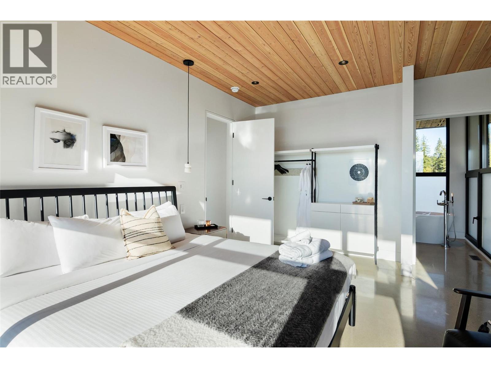 1950 Sidmouth Road, Revelstoke