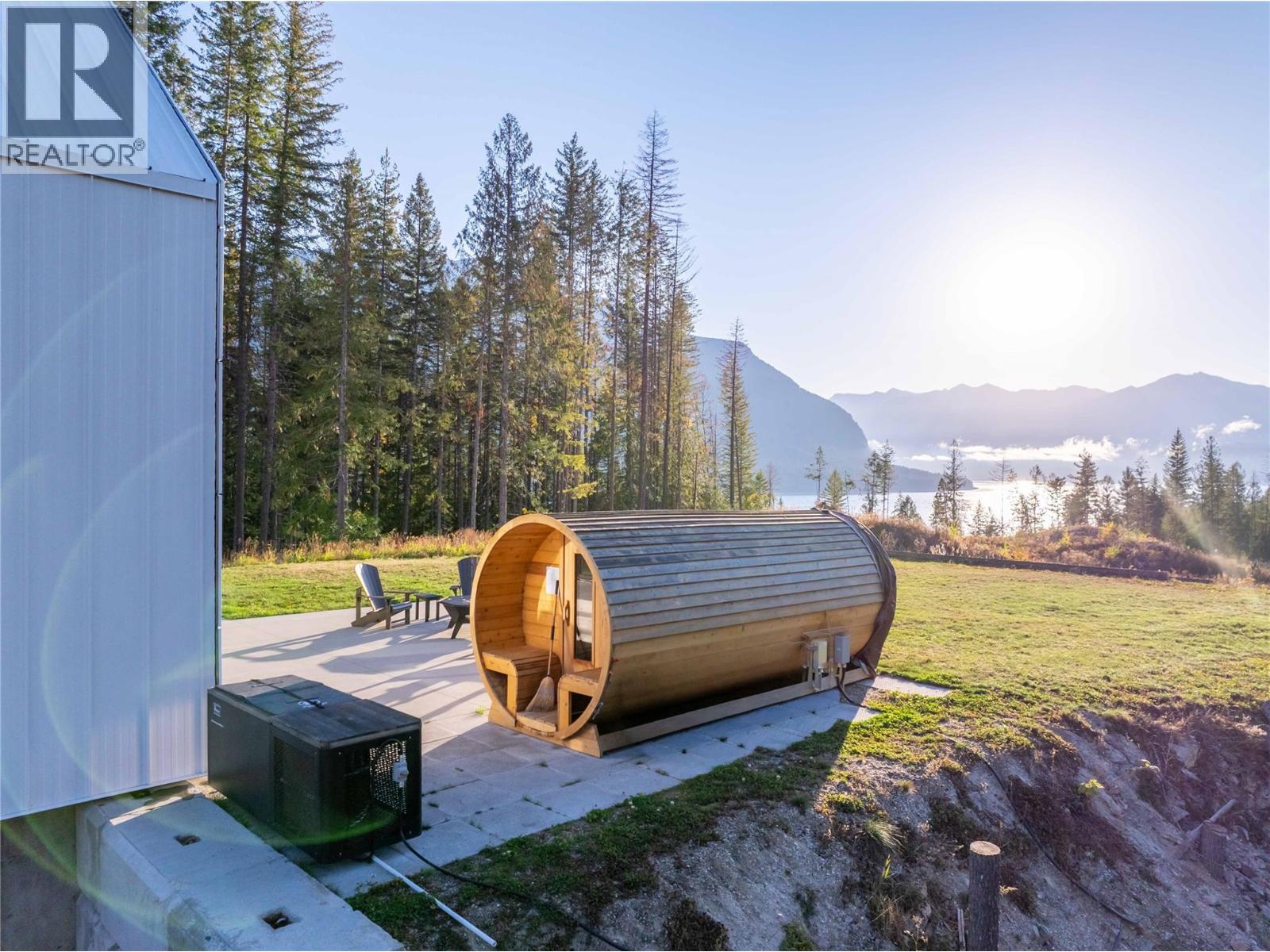 1950 Sidmouth Road, Revelstoke