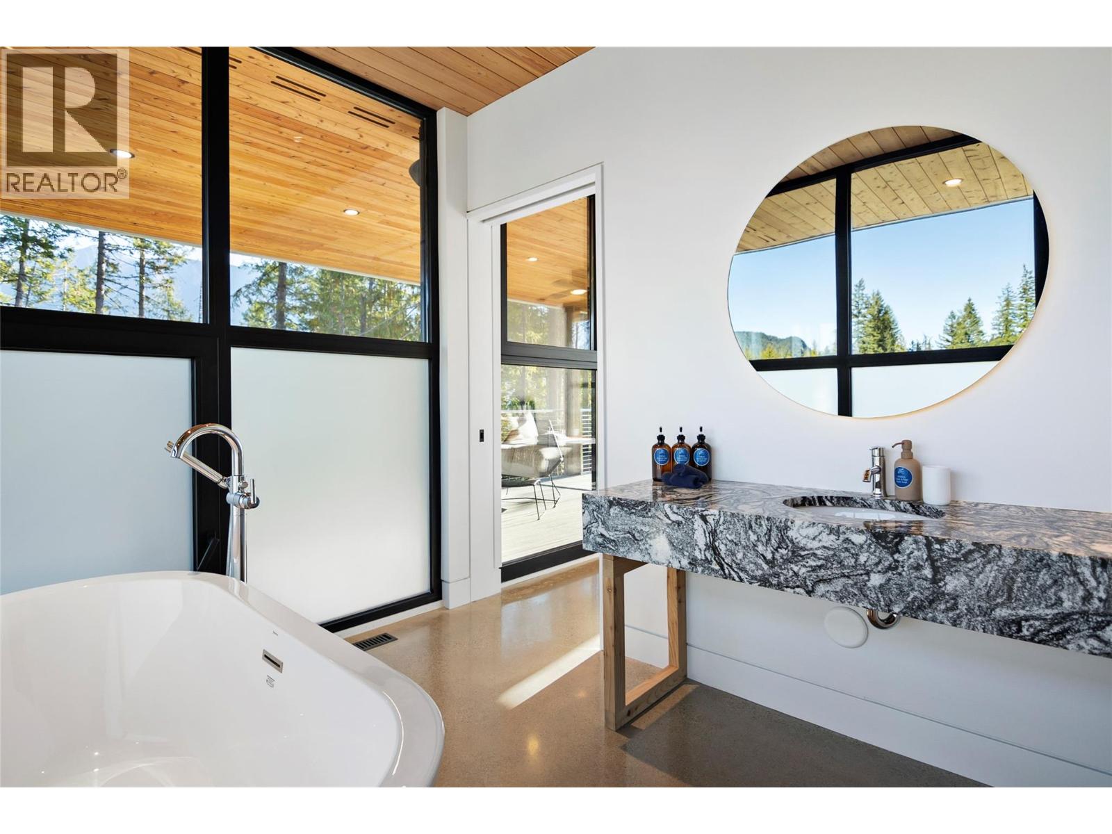 1950 Sidmouth Road, Revelstoke