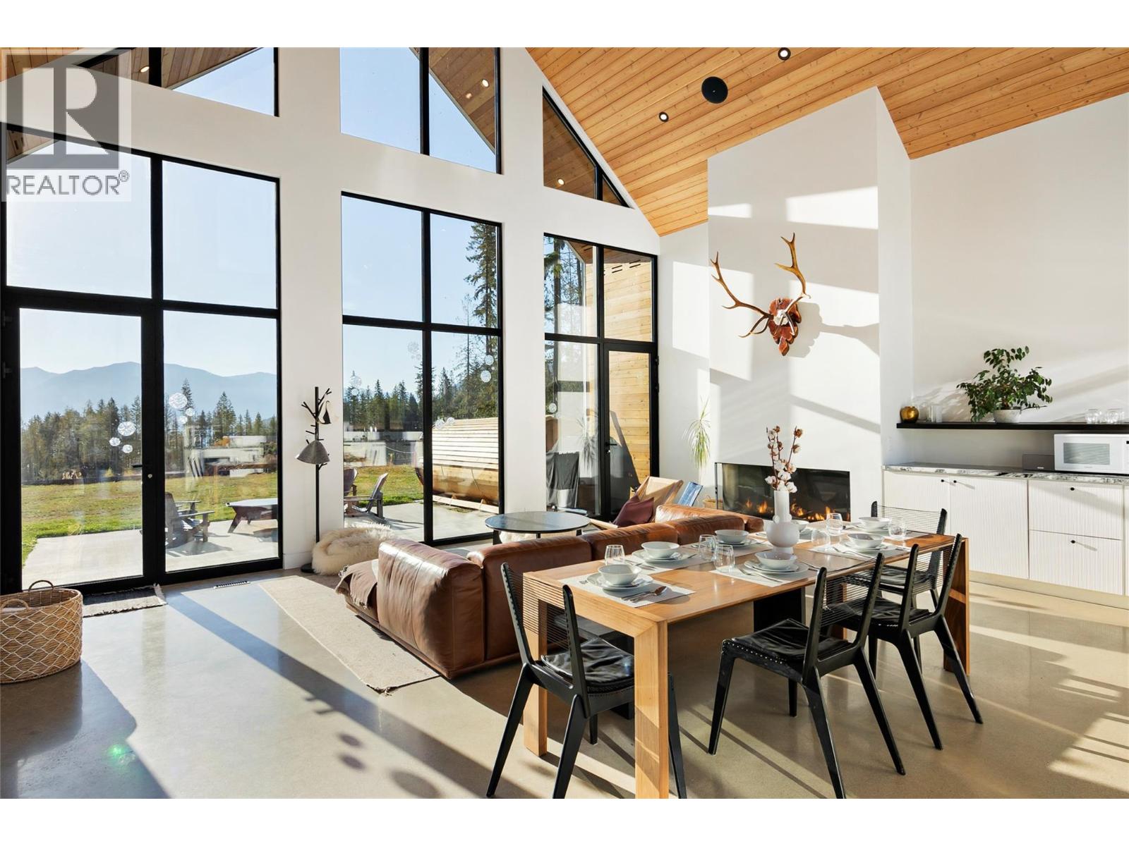 1950 Sidmouth Road, Revelstoke