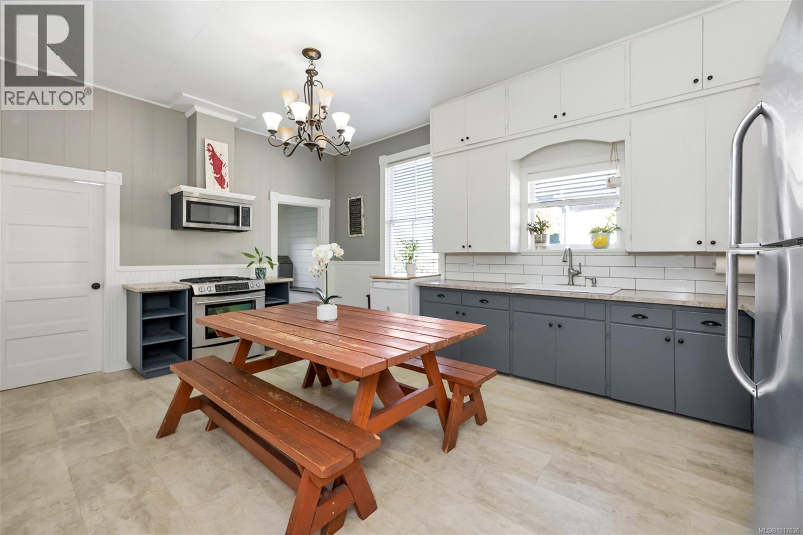 838 Princess Ave, Victoria