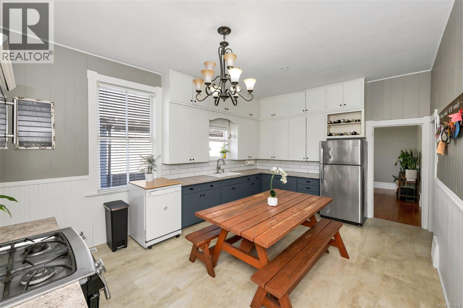 838 Princess Ave, Victoria