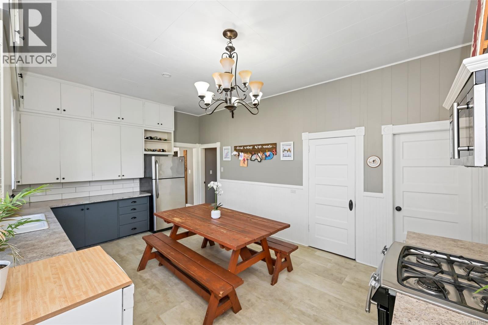 838 Princess Ave, Victoria