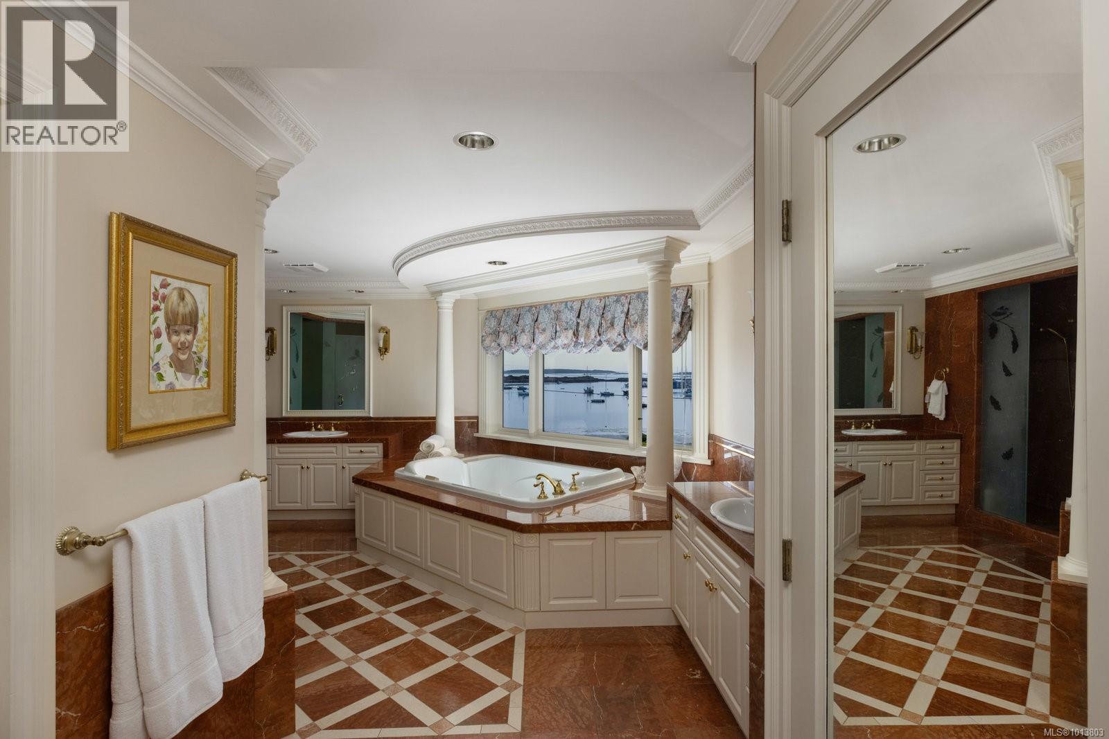  1580 Beach Drive, Oak Bay