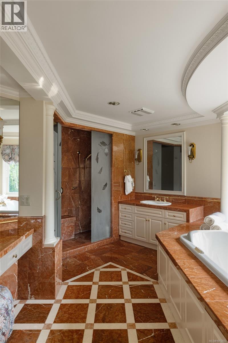  1580 Beach Drive, Oak Bay