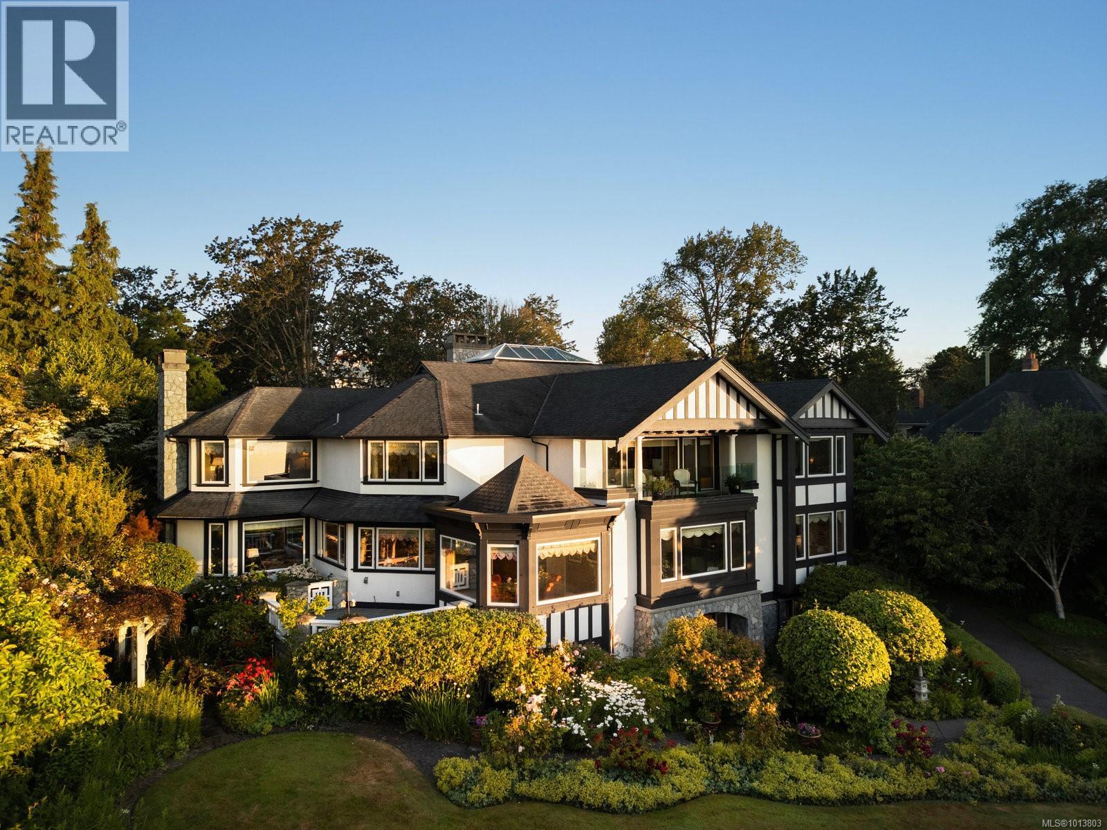  1580 Beach Drive, Oak Bay