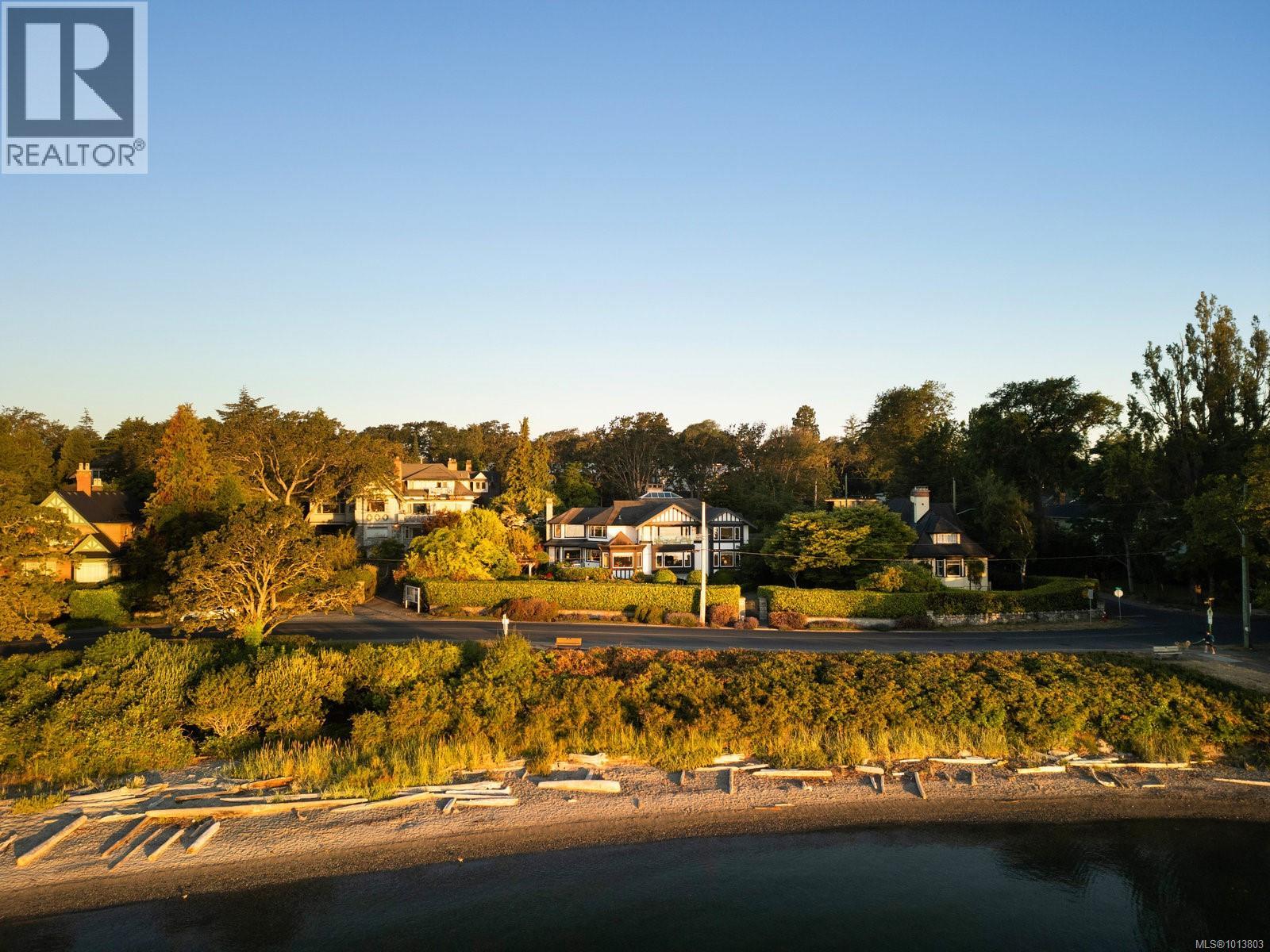  1580 Beach Drive, Oak Bay