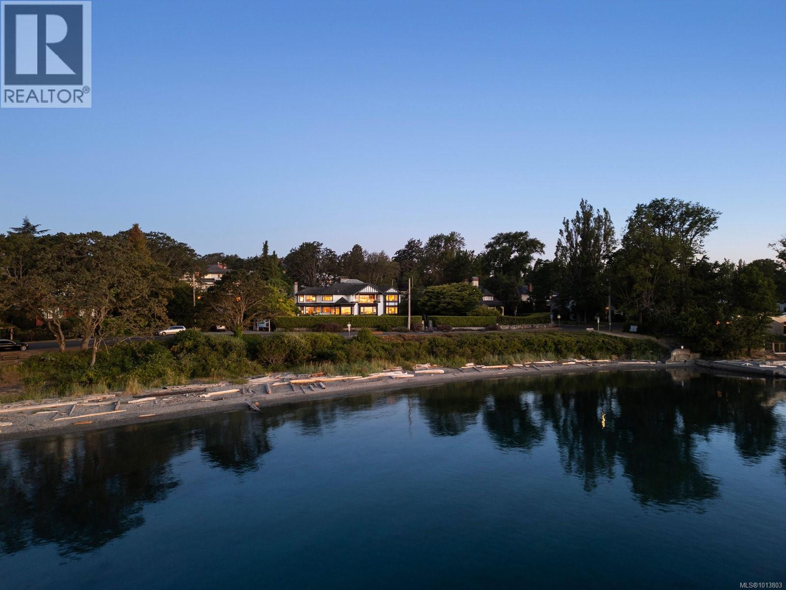  1580 Beach Drive, Oak Bay