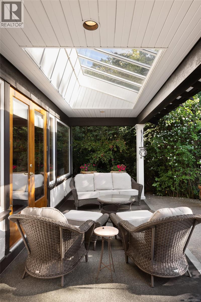  1580 Beach Drive, Oak Bay