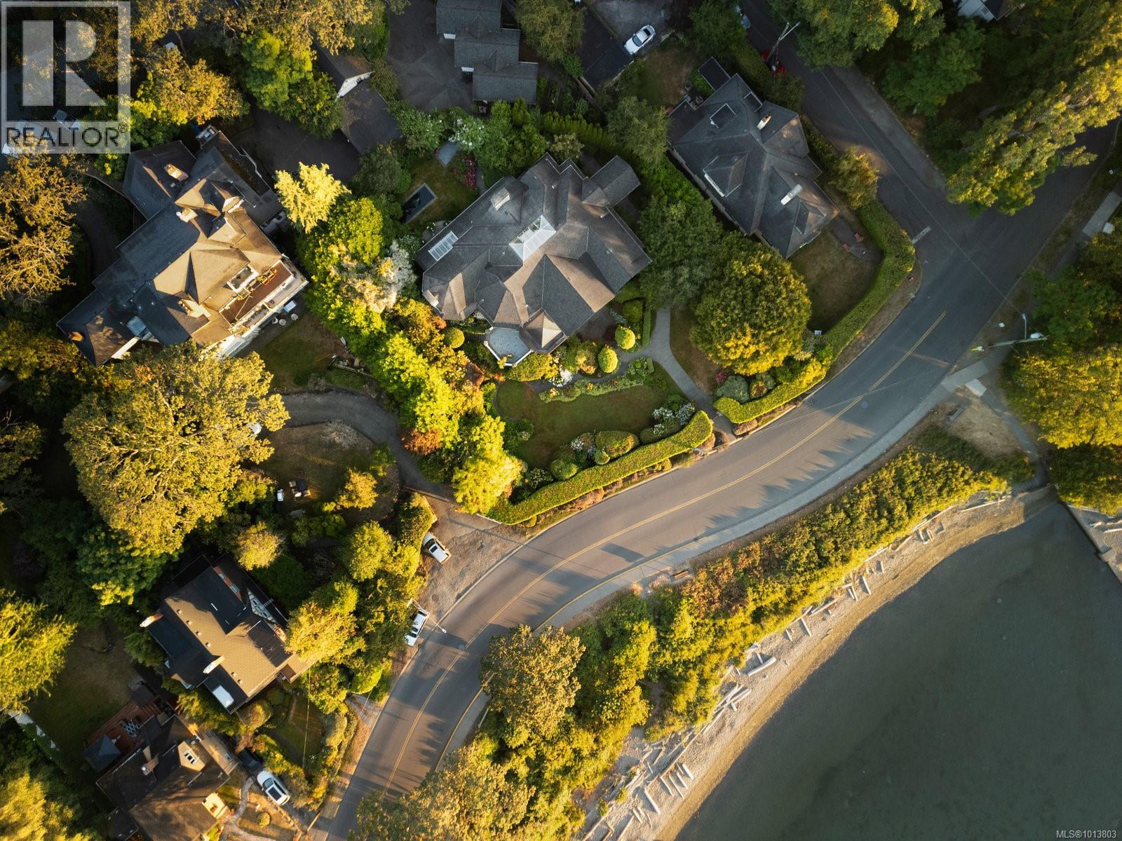  1580 Beach Drive, Oak Bay