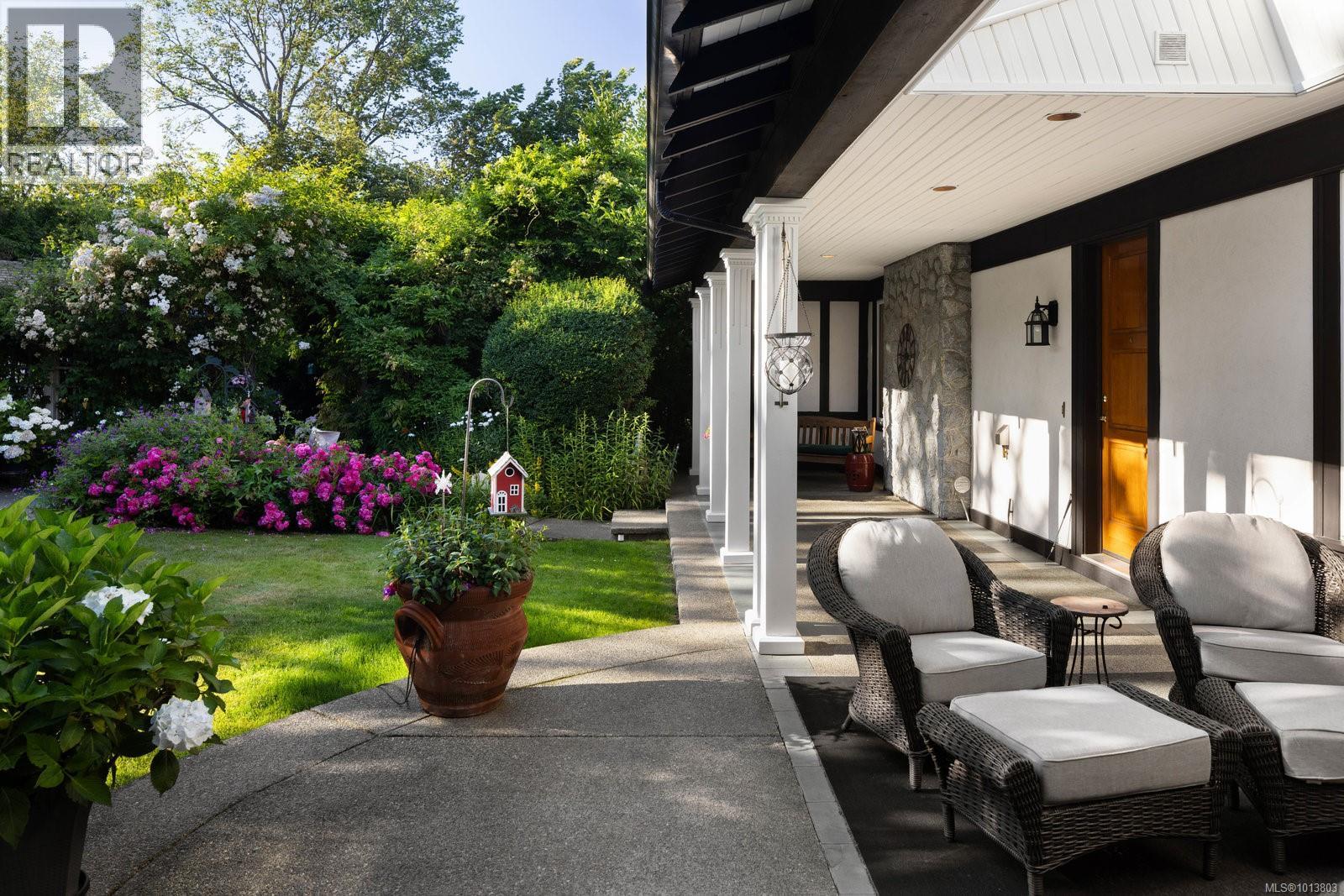  1580 Beach Drive, Oak Bay