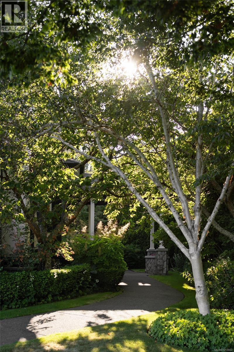  1580 Beach Drive, Oak Bay