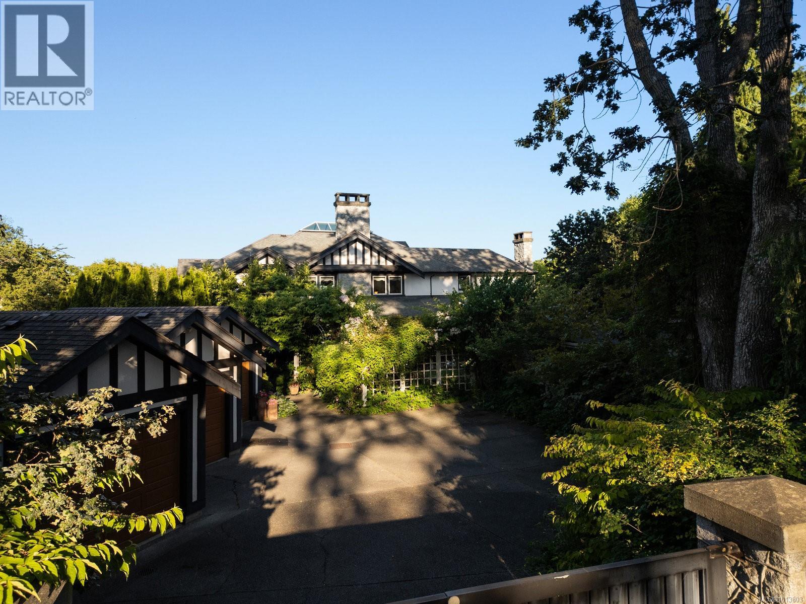  1580 Beach Drive, Oak Bay