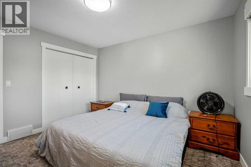Single Family House 4 Level for Sale in  Pinemill Way NE Pineridge Calgary 