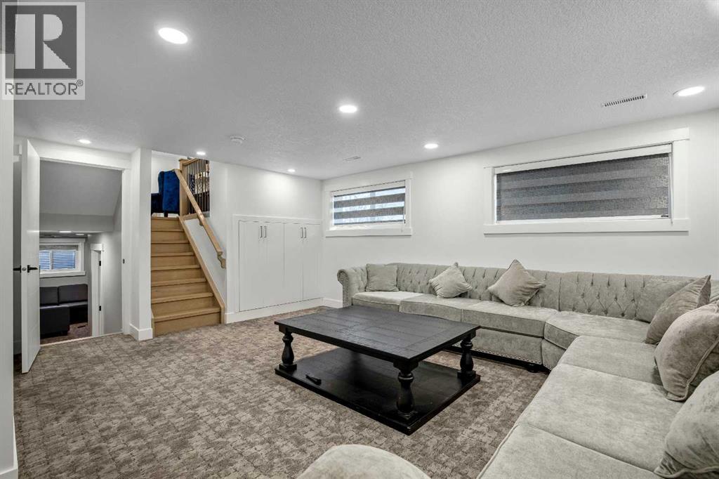 Single Family House 4 Level for Sale in  Pinemill Way NE Pineridge Calgary 