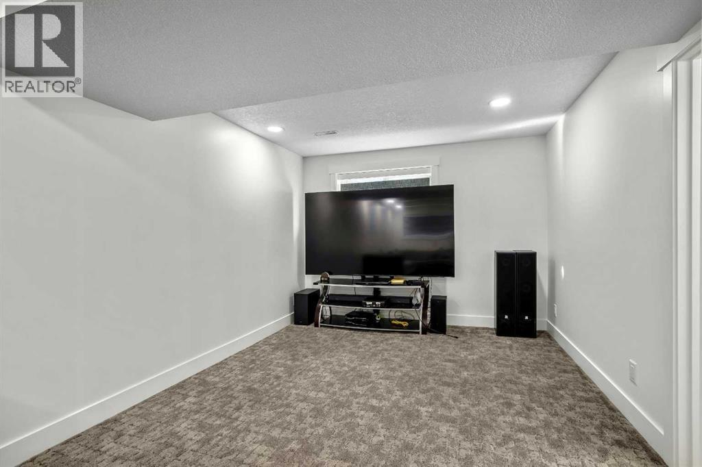 Single Family House 4 Level for Sale in  Pinemill Way NE Pineridge Calgary 