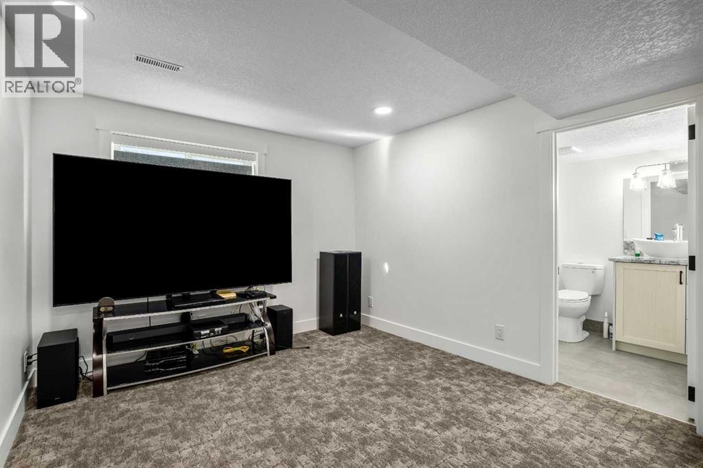 Single Family House 4 Level for Sale in  Pinemill Way NE Pineridge Calgary 