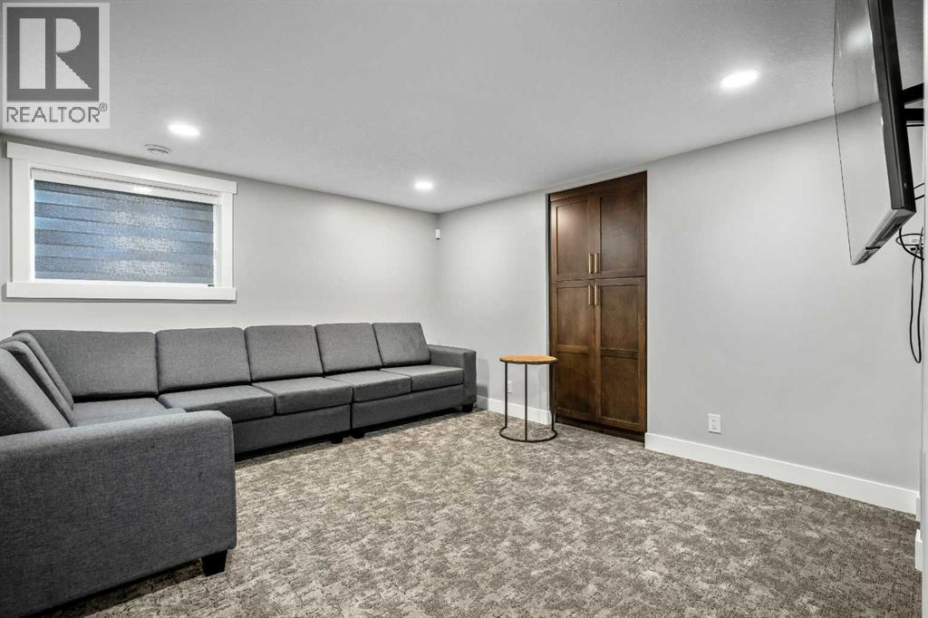 Single Family House 4 Level for Sale in  Pinemill Way NE Pineridge Calgary 