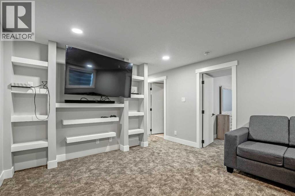 Single Family House 4 Level for Sale in  Pinemill Way NE Pineridge Calgary 