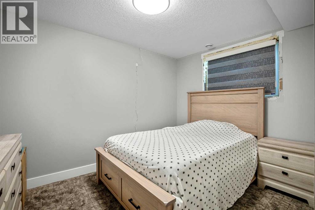 Single Family House 4 Level for Sale in  Pinemill Way NE Pineridge Calgary 