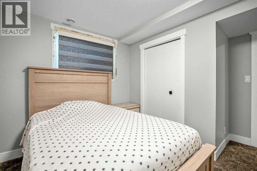 Single Family House 4 Level for Sale in  Pinemill Way NE Pineridge Calgary 