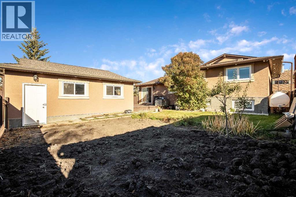 Single Family House 4 Level for Sale in  Pinemill Way NE Pineridge Calgary 