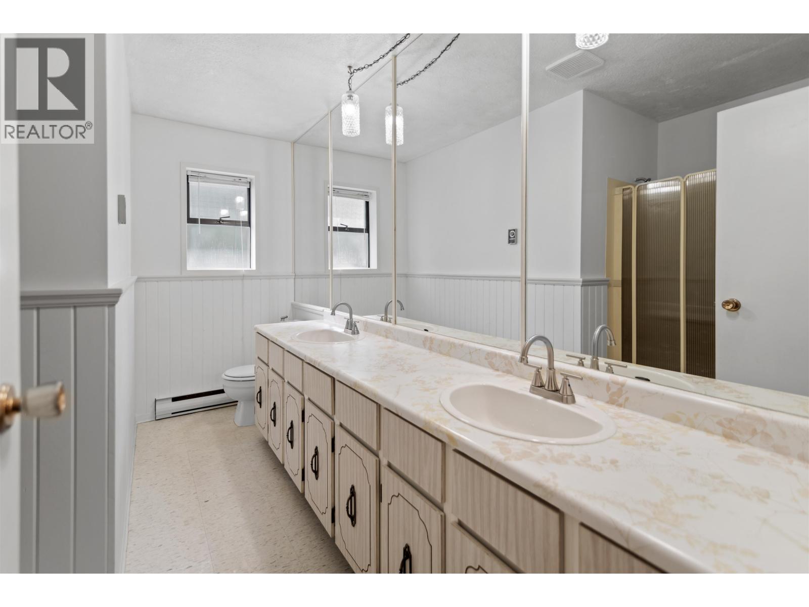 1067 FIRCREST ROAD, Gibsons