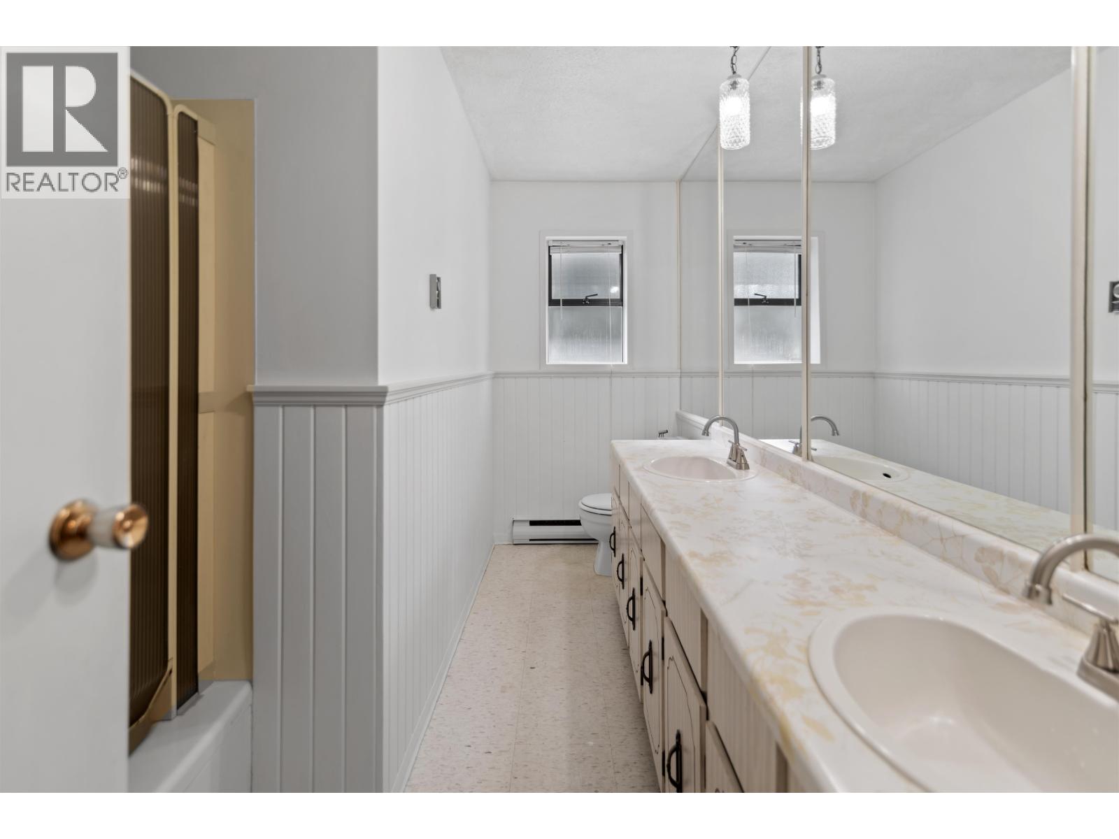 1067 FIRCREST ROAD, Gibsons