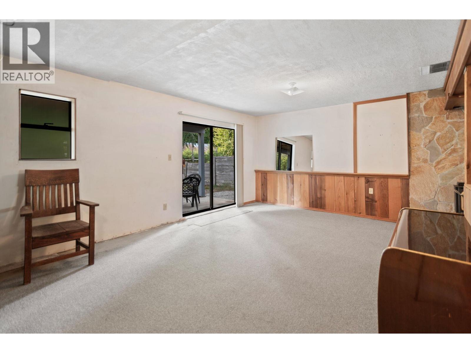 1067 FIRCREST ROAD, Gibsons