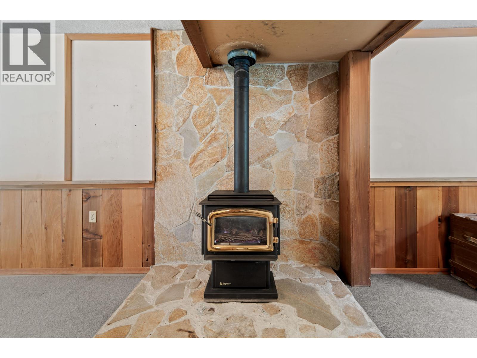 1067 FIRCREST ROAD, Gibsons