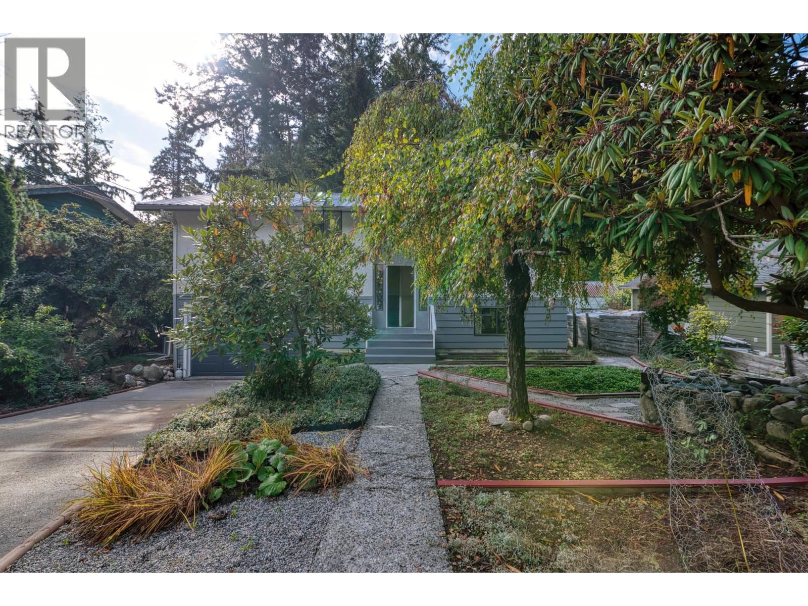 1067 FIRCREST ROAD, Gibsons