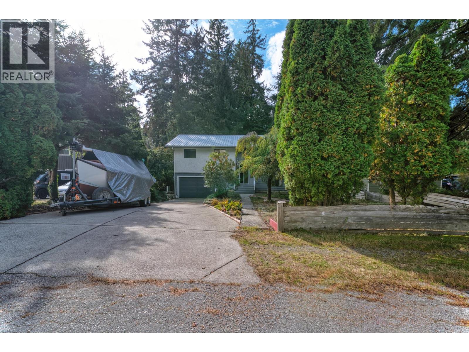 1067 FIRCREST ROAD, Gibsons