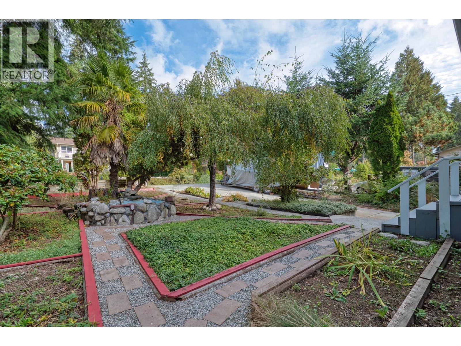 1067 FIRCREST ROAD, Gibsons