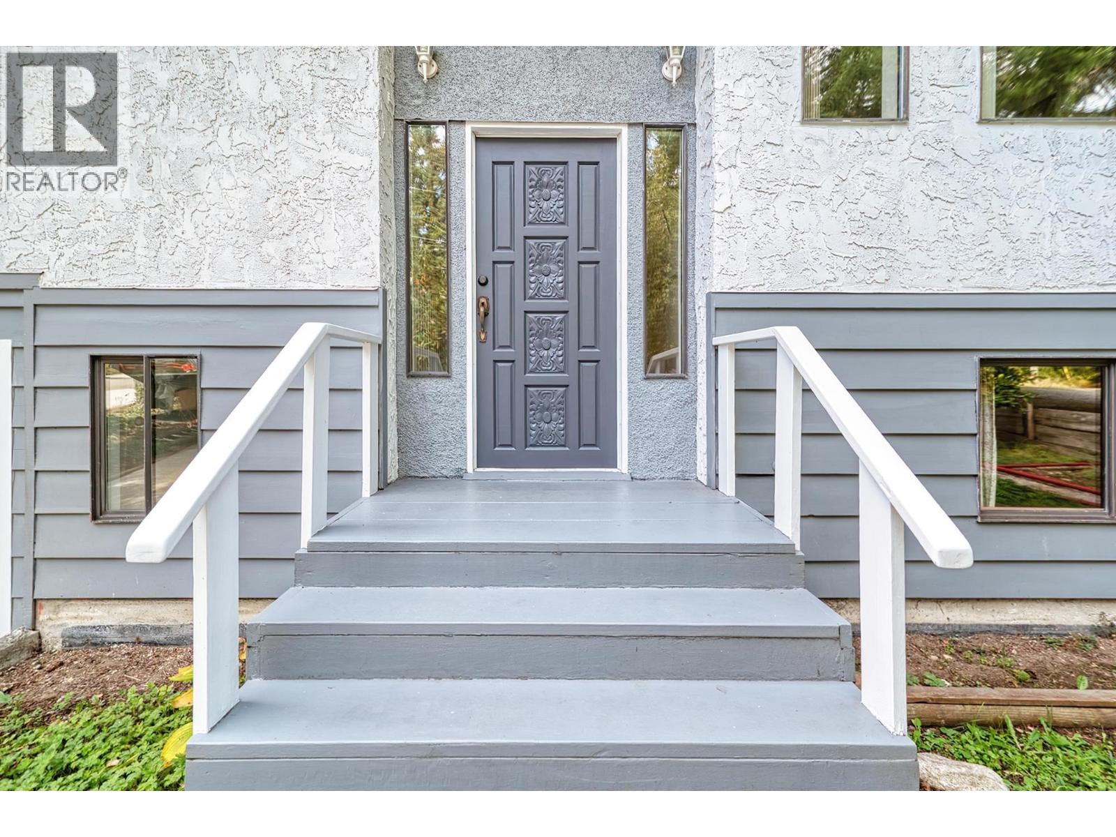 1067 FIRCREST ROAD, Gibsons