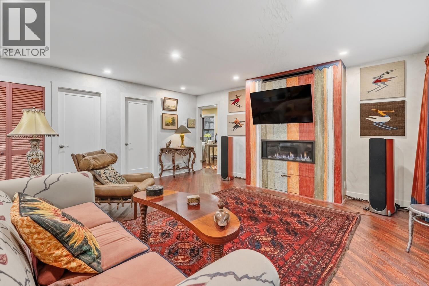 2336 TREETOP LANE, North Vancouver