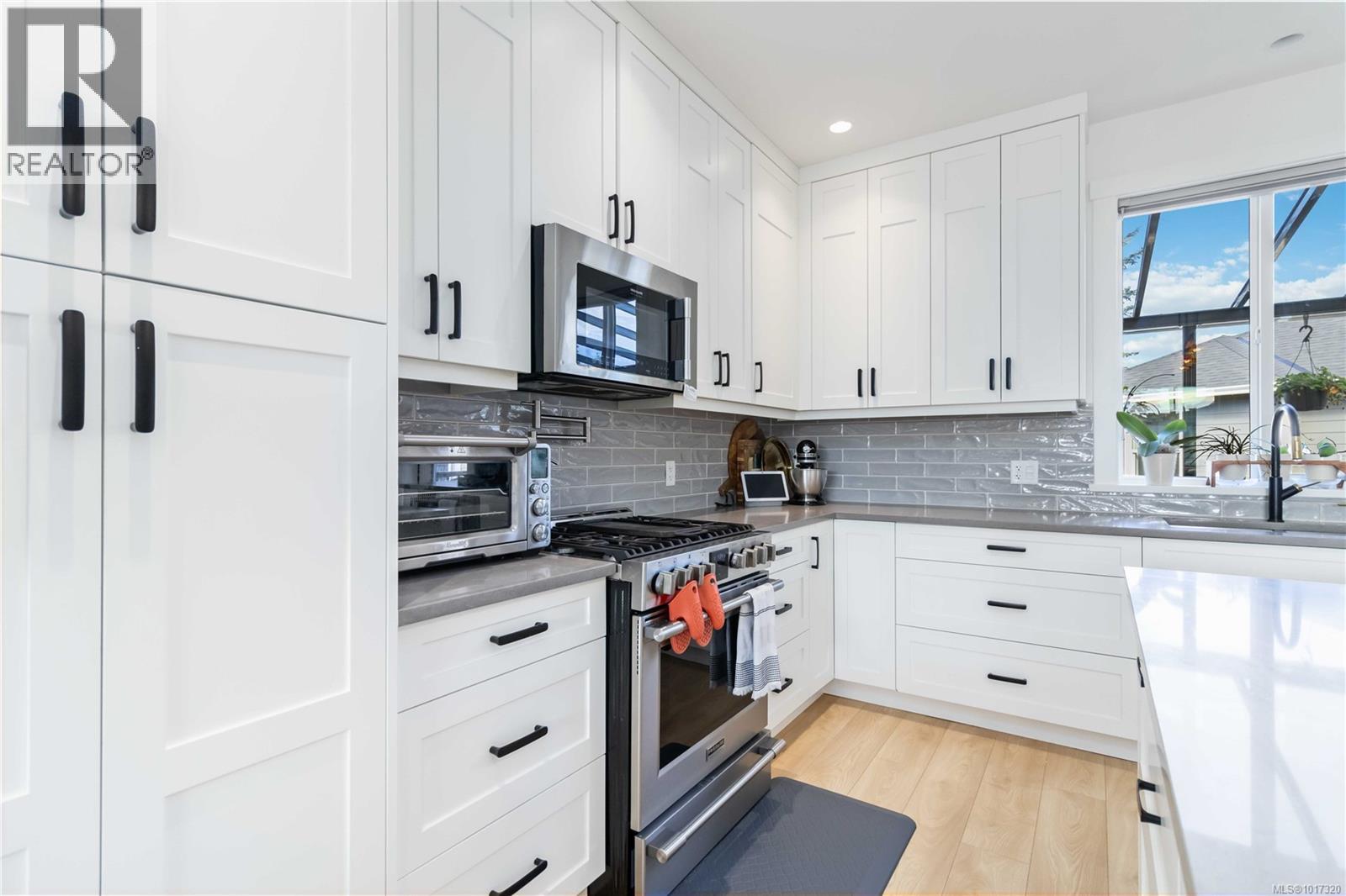  6554 Noblewood Place, Sooke