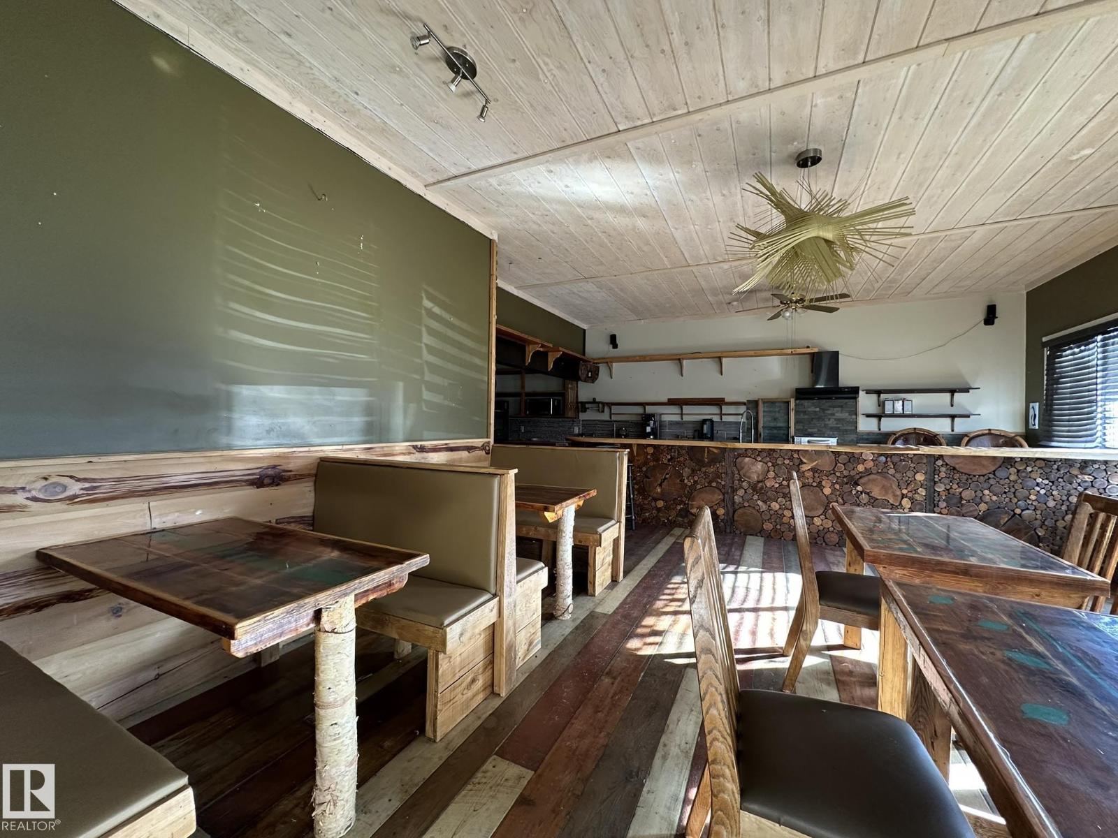38 Wheatland AV - 11