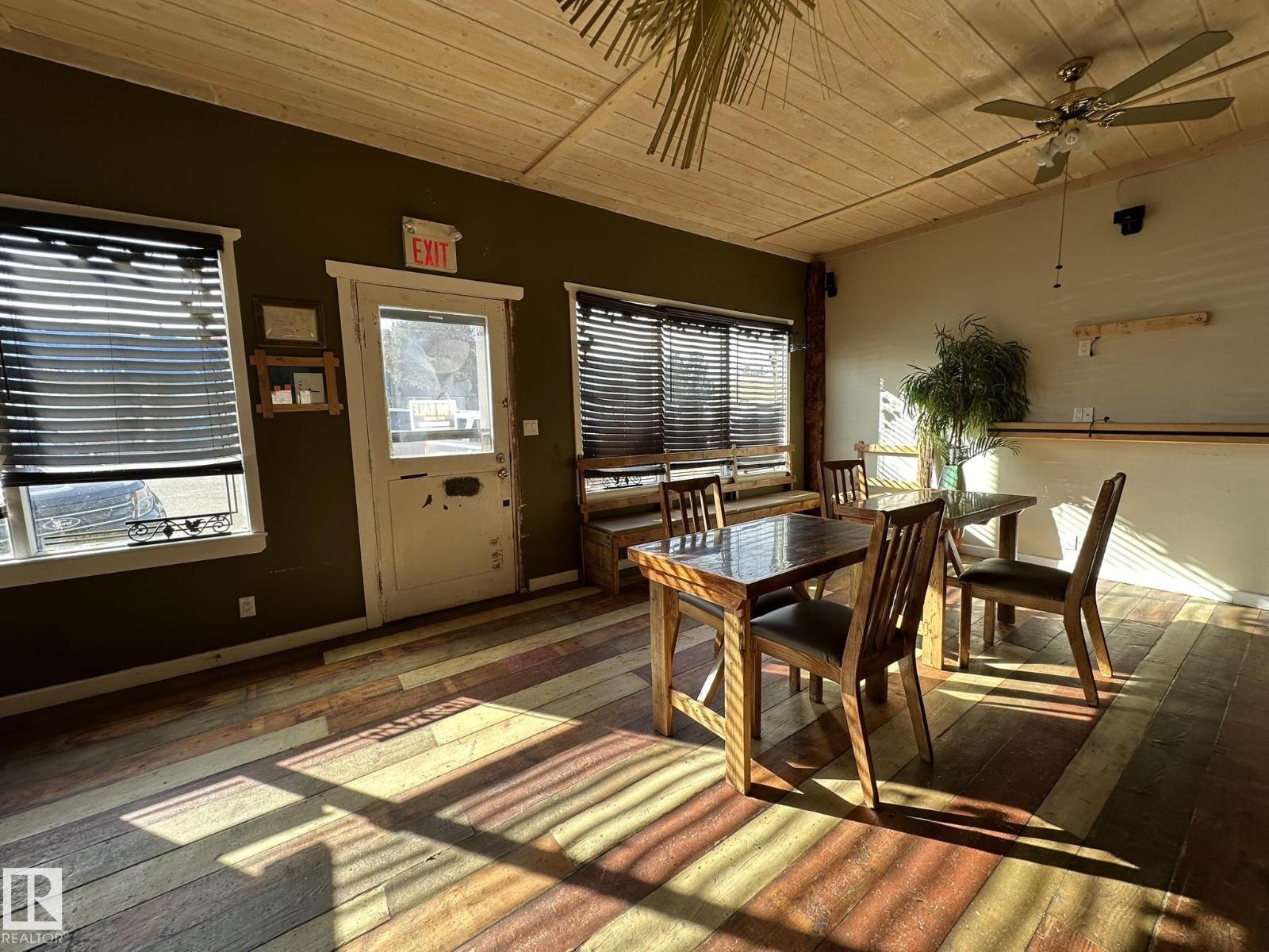 38 Wheatland AV - 3