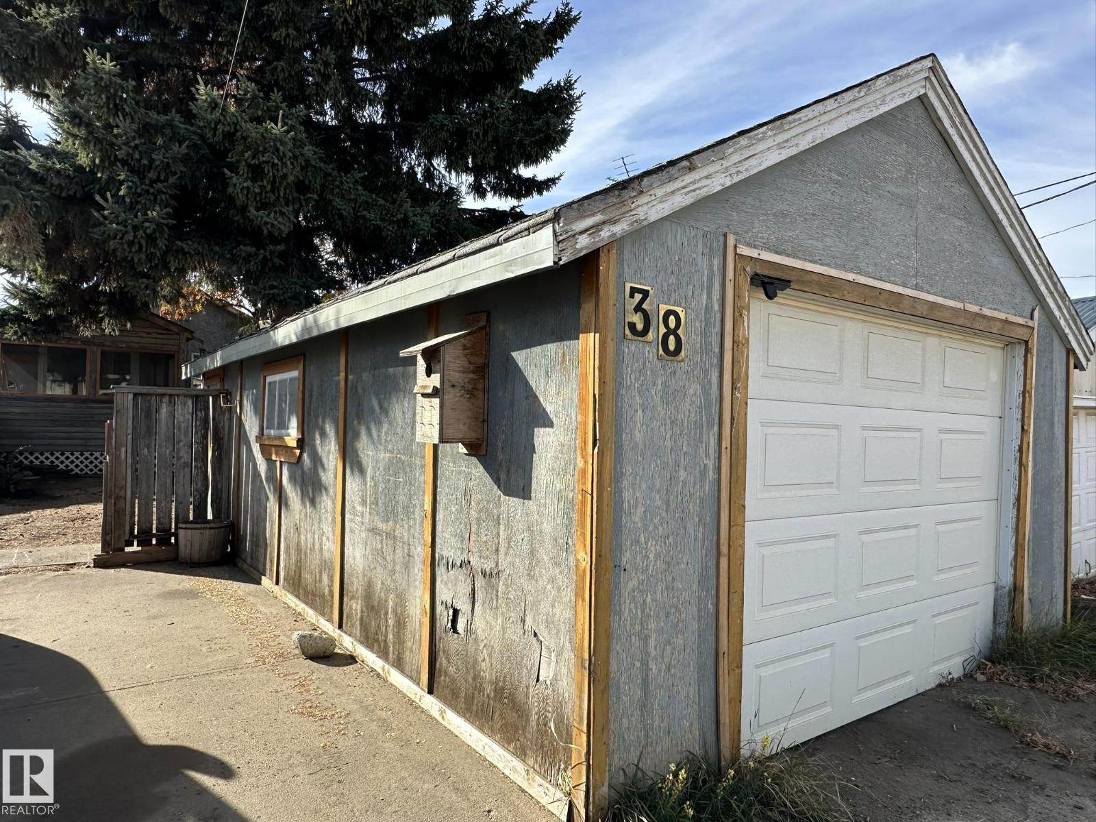 38 Wheatland AV - 36