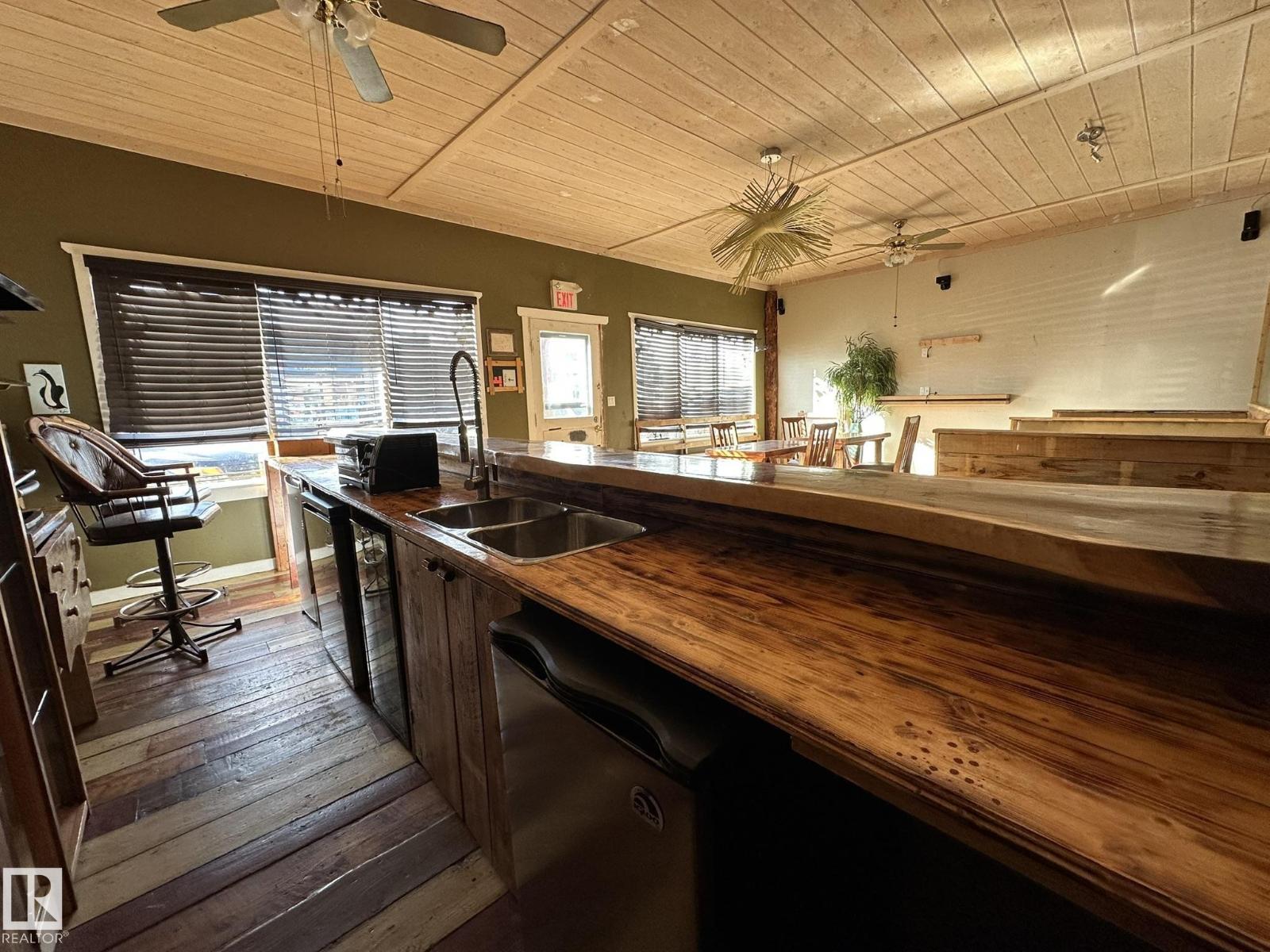 38 Wheatland AV - 4