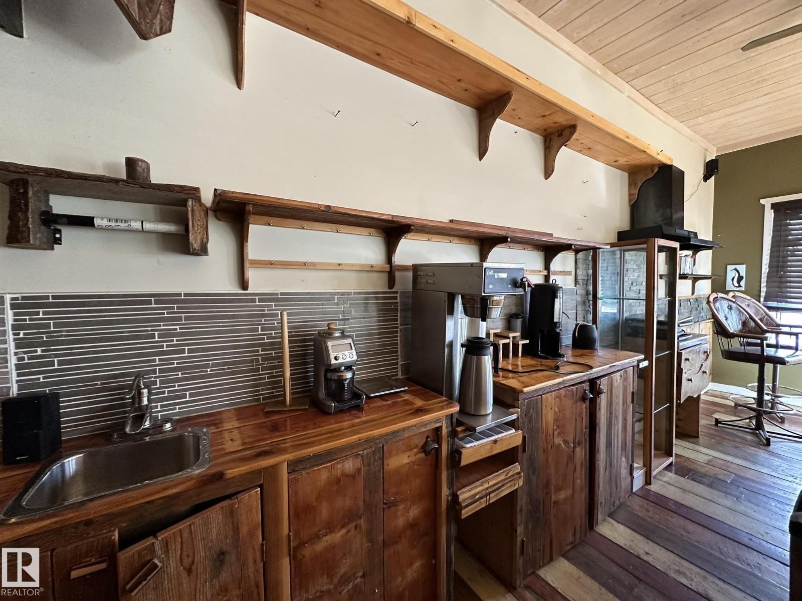 38 Wheatland AV - 5