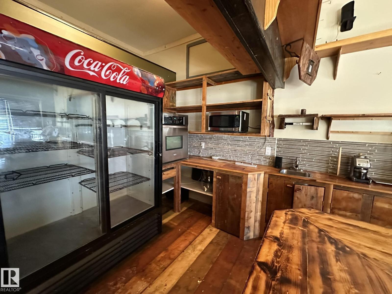 38 Wheatland AV - 7