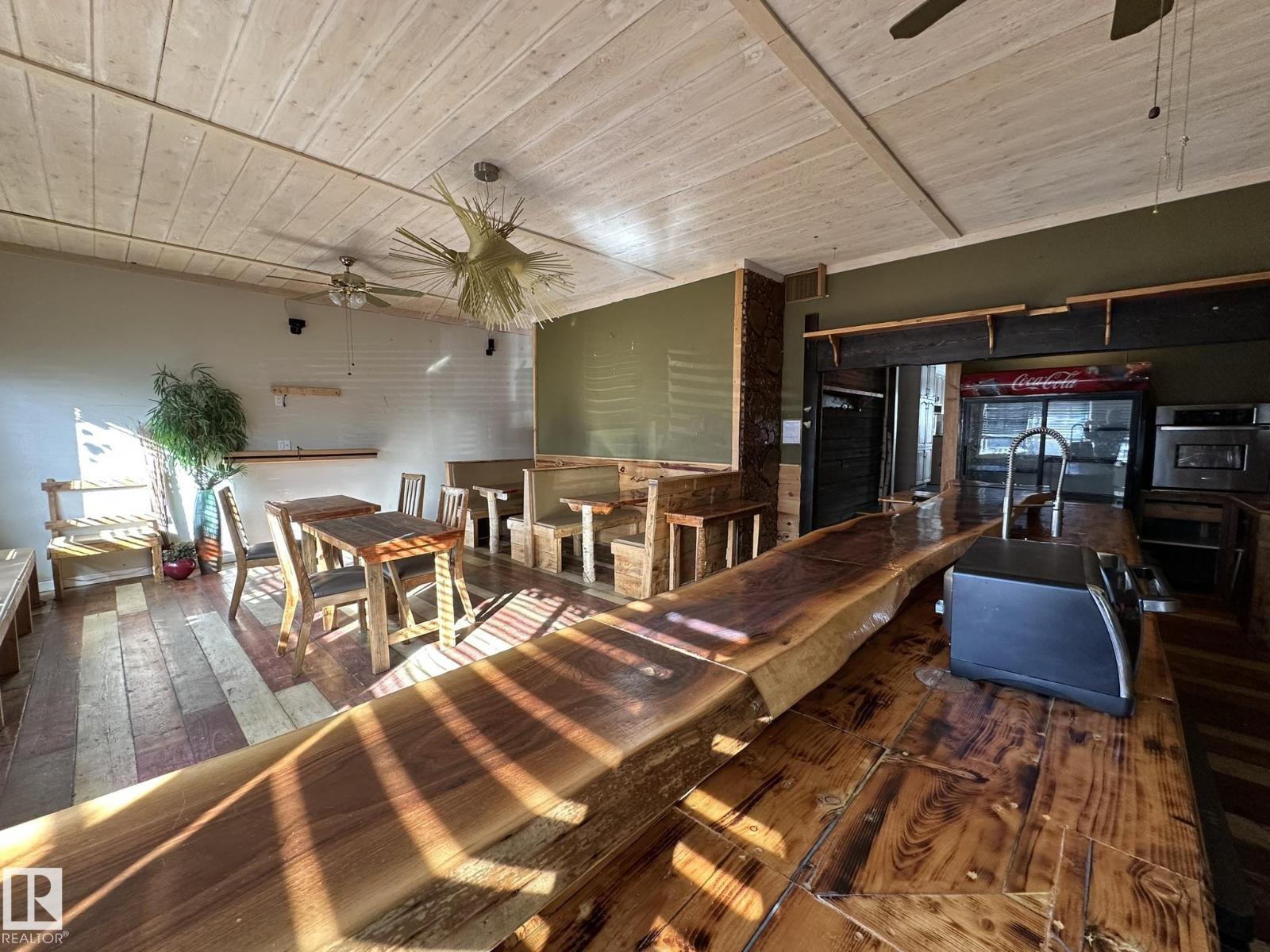 38 Wheatland AV - 8
