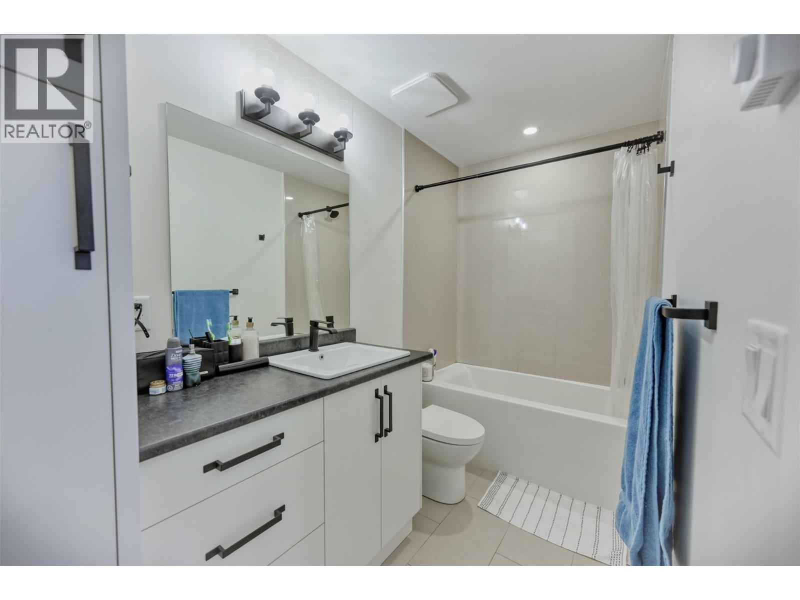 8000 VEDETTE Drive Unit# 5, Osoyoos