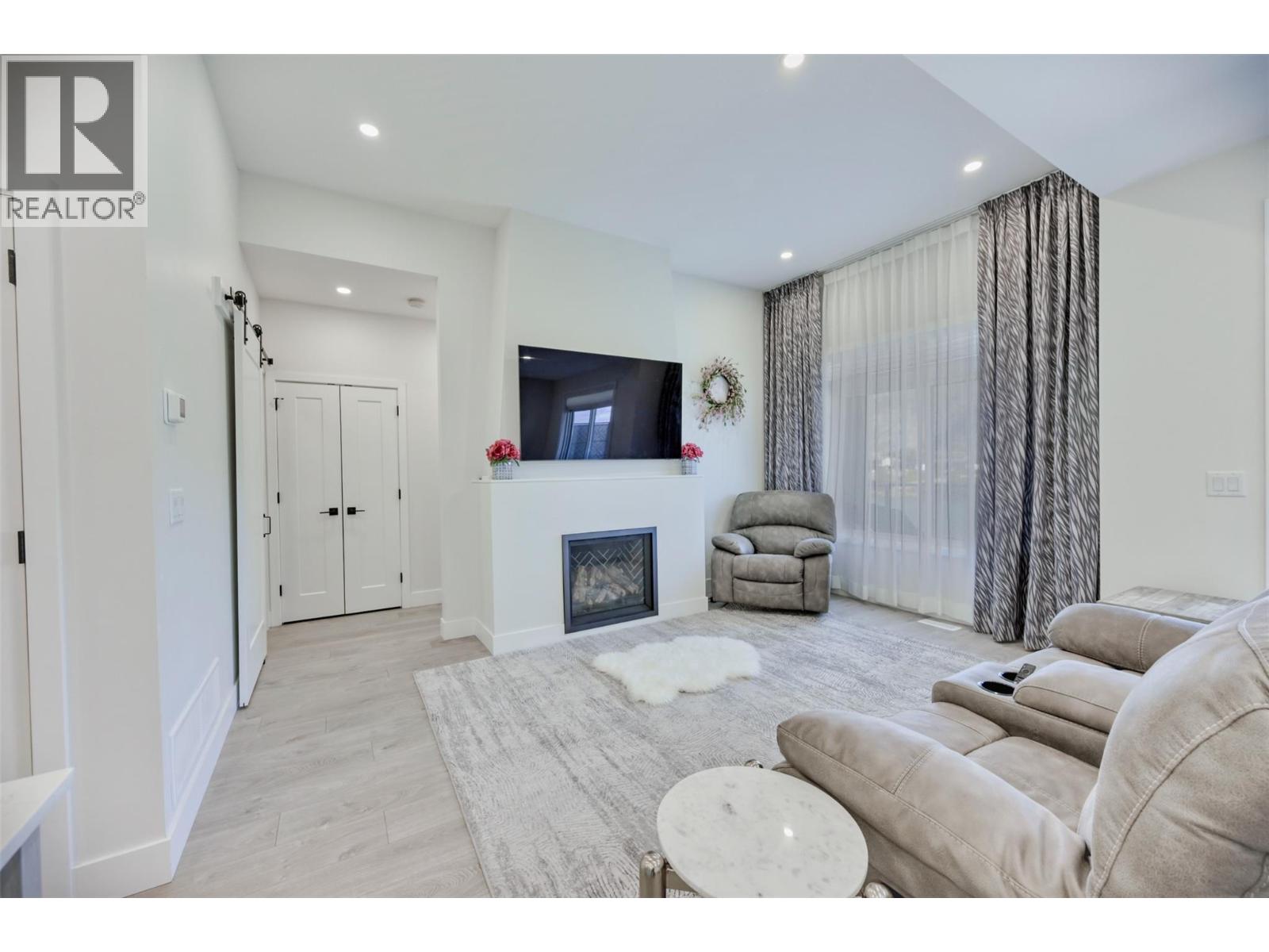 8000 VEDETTE Drive Unit# 5, Osoyoos